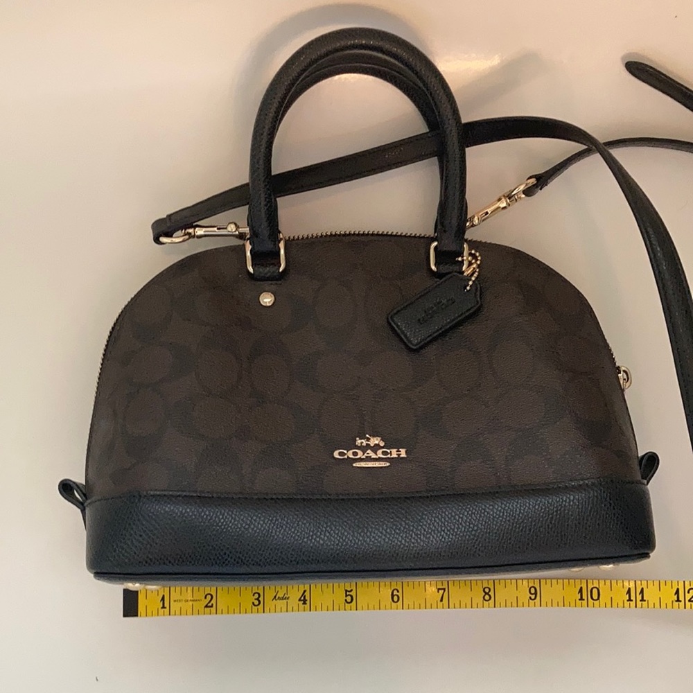 Coach bag w/ 2 handles and detachable strap euc